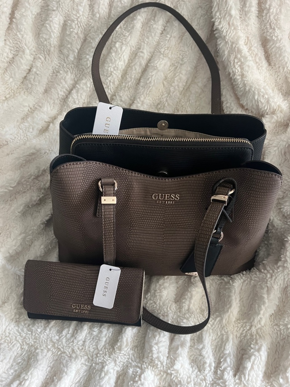 NWT GUESS Textured Purse and Wallet Set - Picture 8 of 14
